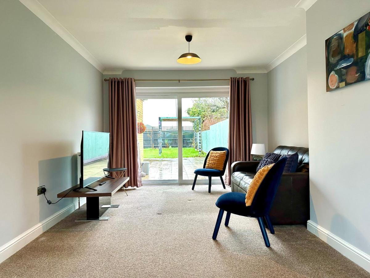 Spacious 3 Double Bedroomed House In Bicester Exterior photo