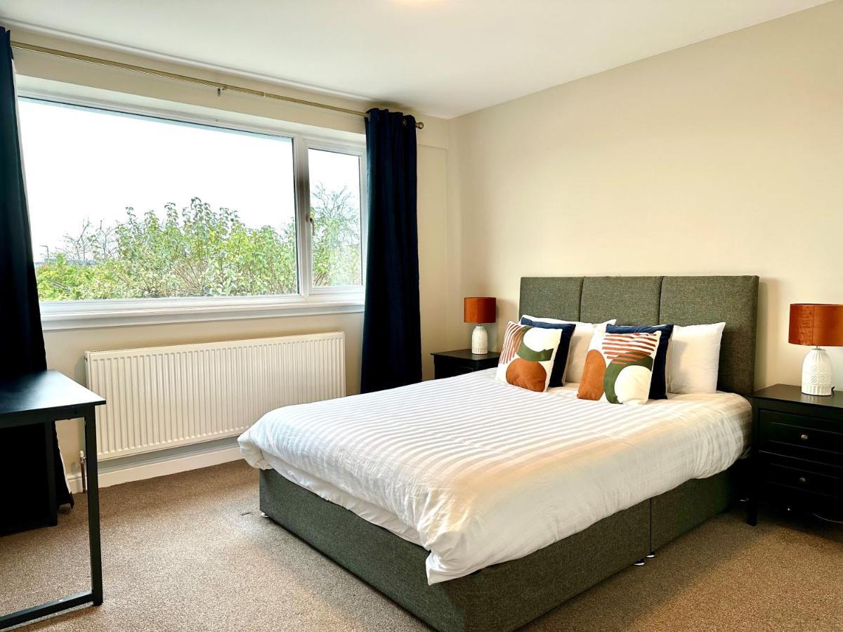 Spacious 3 Double Bedroomed House In Bicester Exterior photo